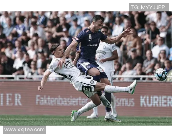 海于松格与格拉茨风暴的激烈对决展现足球魅力与战术智慧 海于松格与格拉茨风暴的激烈对决展现足球魅力与战术智慧